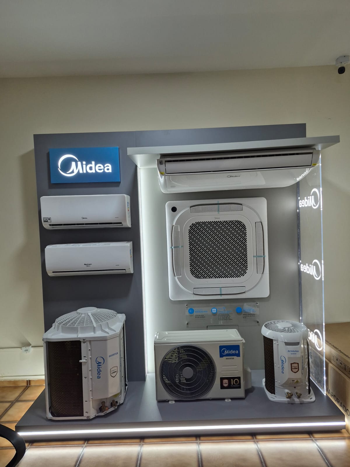 Showroom Conceito Ar Condicionado - equipamentos Midea